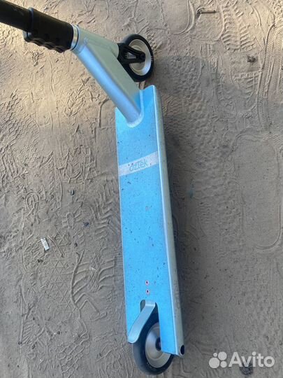 Дека едет к покупателю