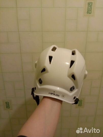 Хоккейный шлем