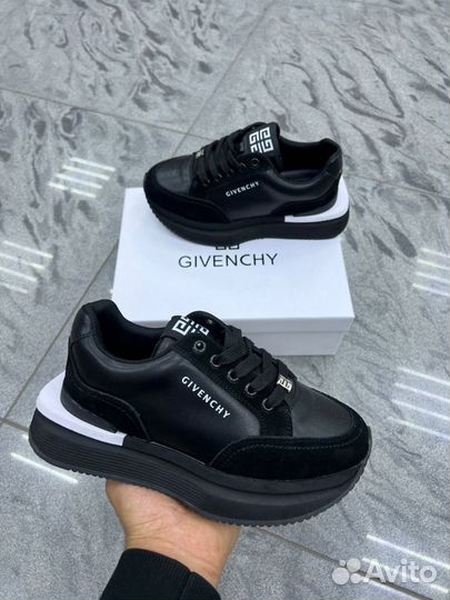 Кроссовки женские от givenchy