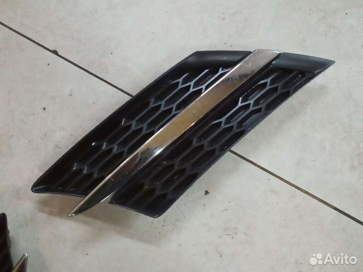 Решетка радиатора правая левая Toyota Rav4 40