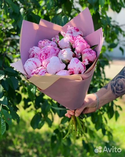 Букет из 15 пионов 