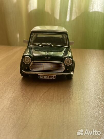 Коллекционная модель Mini Cooper 1960 года 1:24