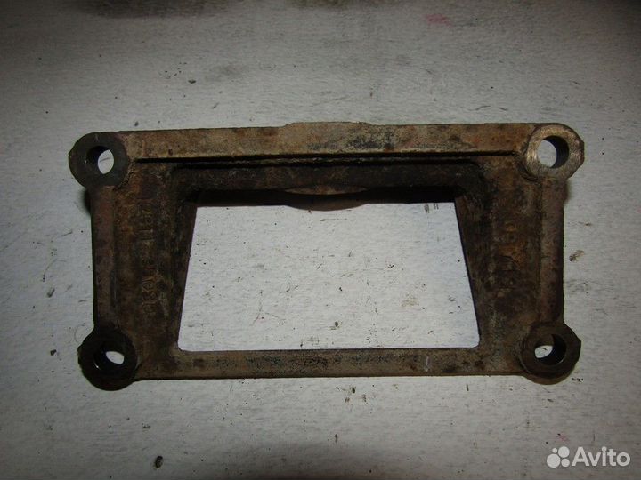 Кронштейн двигателя правый LX 570 2007