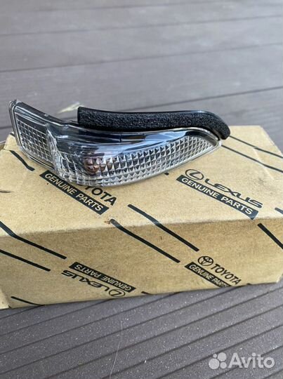 Повторитель поворота зеркала Toyota Camry и Venza