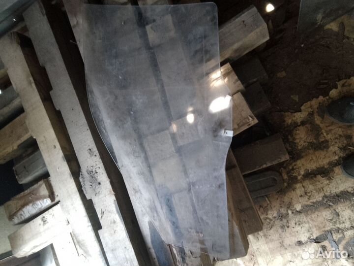 Стекло двери mitsubishi chariot