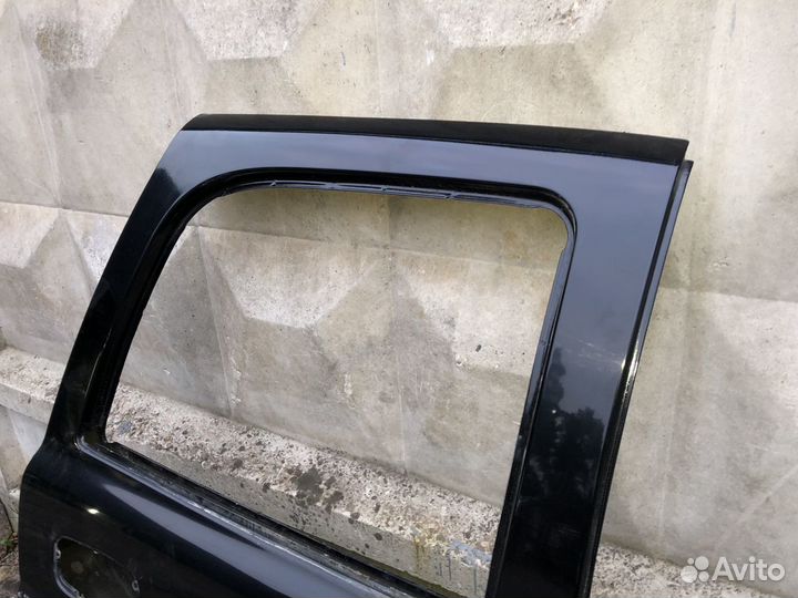 Дверь задняя правая Chevrolet Tahoe II 99-06