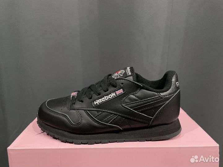 Reebok Classic Leather Black. Женские кроссовки