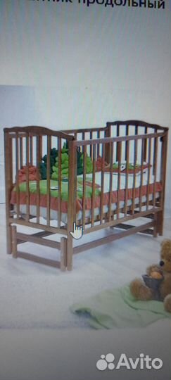 Детская кроватка с маятником