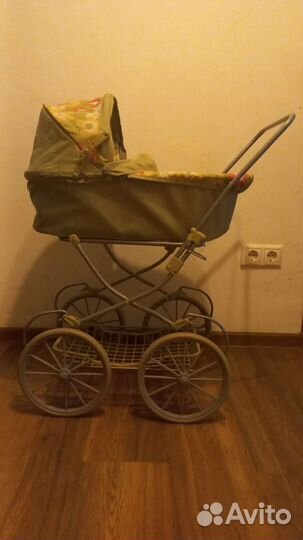 Коляска кукольная