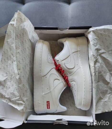 Nike air force 1 supreme white