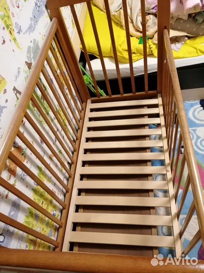 Детская кровать с маятником