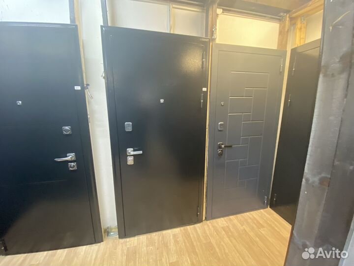 Дверь входная в дом,коттедж или на дачу