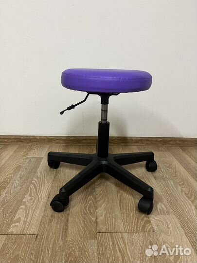 Стул мастера педикюра без спинки