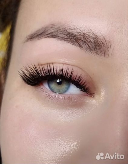 Наращивание ресниц и оформление бровей