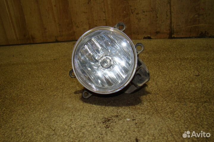 Фара противотуманная правая Toyota Corolla (E180)