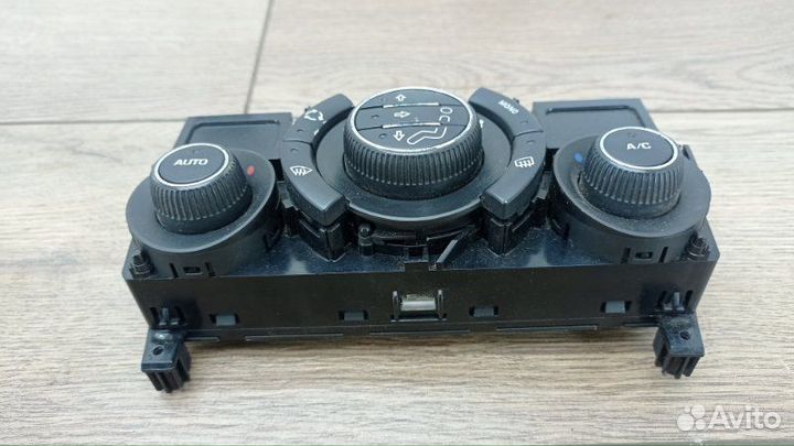 Блок управления климат-контролем Peugeot 308