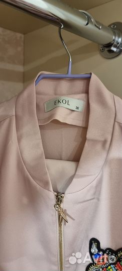 Продаю костюм ветровка и брюки