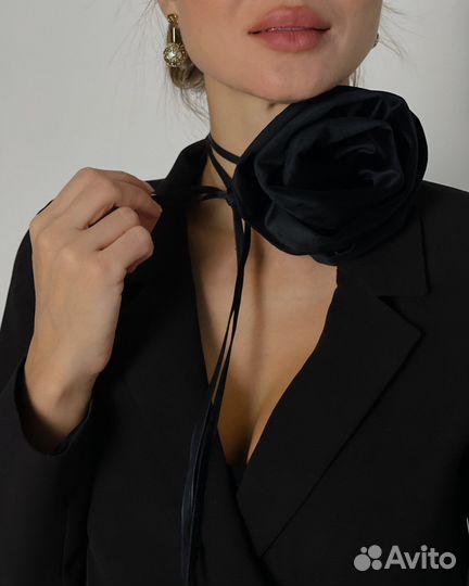 Чокер цветок на шею