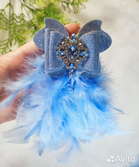 Бантики с перьями