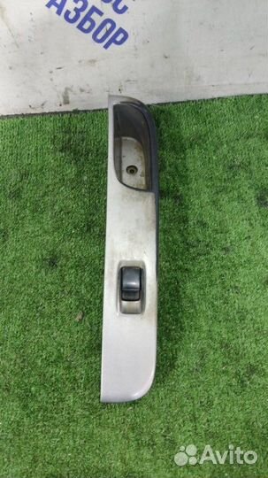 Кнопка стеклоподъемника передняя правая Mitsubishi