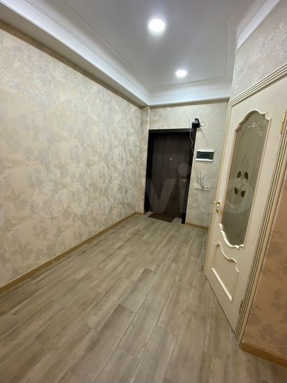 2-к. квартира, 82 м², 1/9 эт.