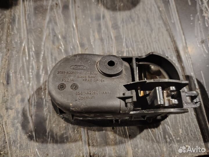 Ручка задняя левая Ford Fiesta Mk5