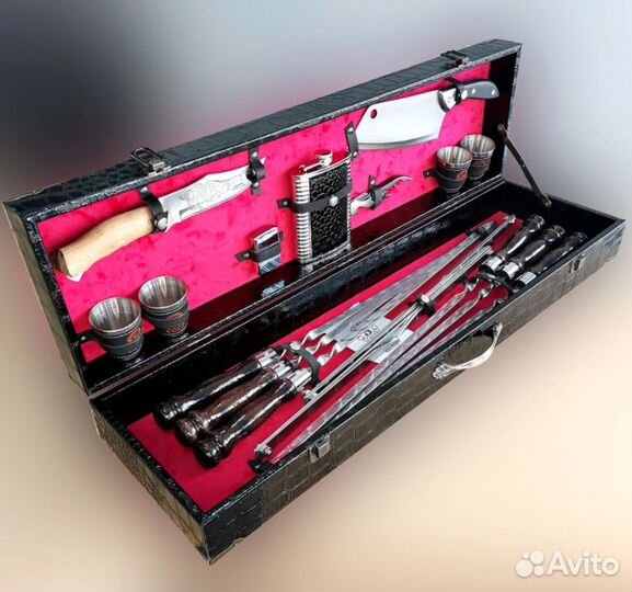 Шашлычный набор №17. Крокодил / красный велюр