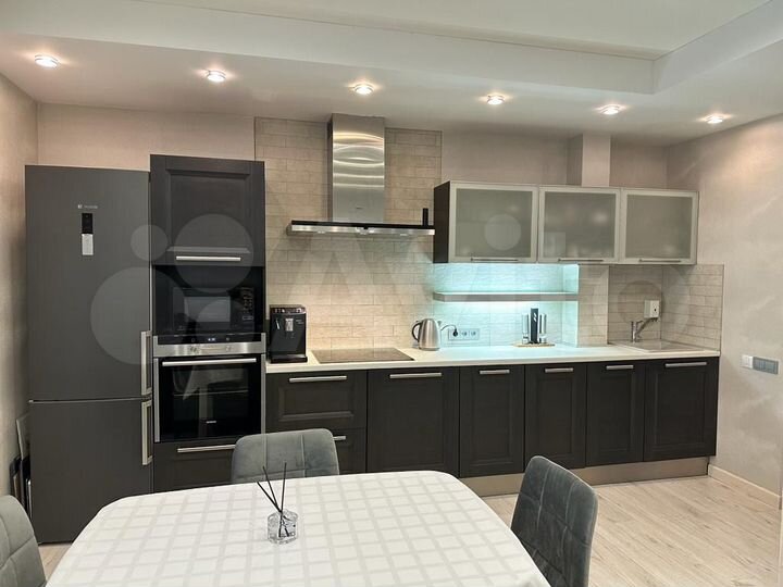 2-к. квартира, 64 м², 8/12 эт.