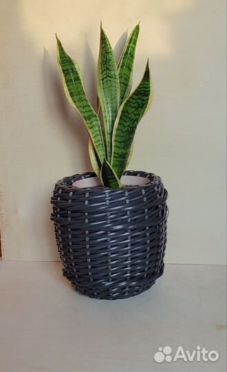 Кашпо из искусственного ротанга