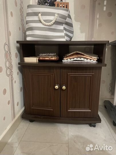 Тумба на колесах