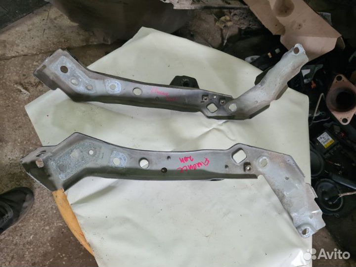 Крепление панели переднее Renault Fluence седан