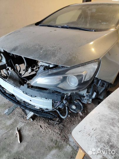 Opel Astra GTC 1.8 МТ, 2012, битый, 222 513 км