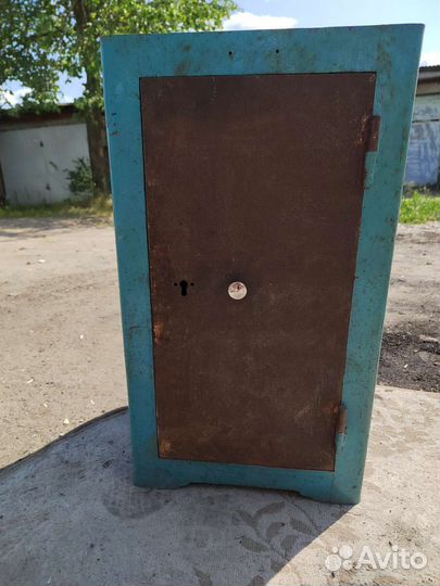 Сейф металлический