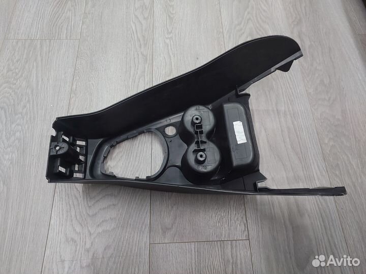 Передняя часть туннеля пола Рено Логан 2