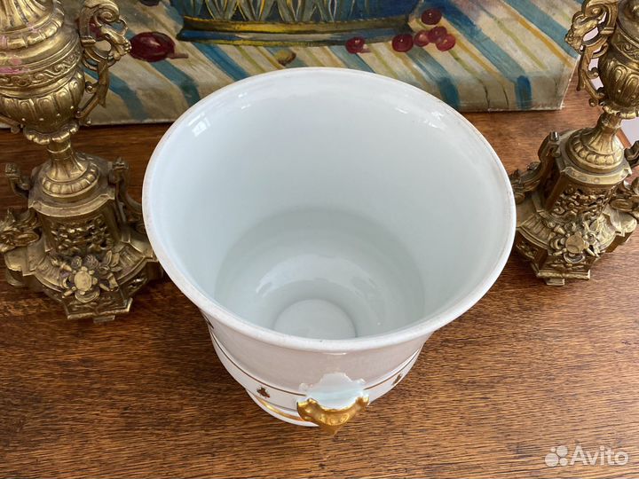 Кашпо белое. Фарфор. Золото. Франция