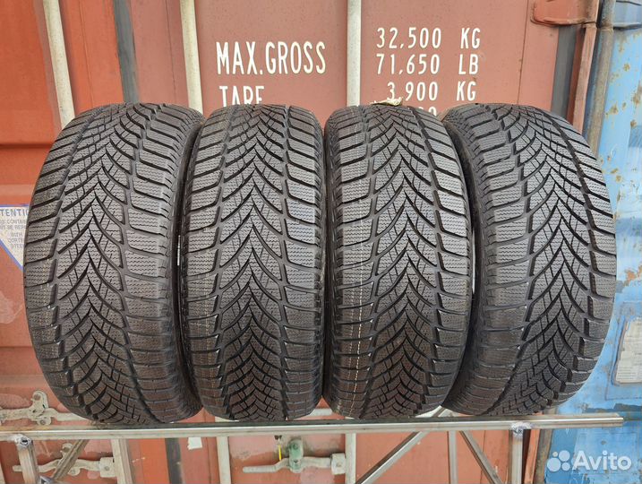 Goodyear UltraGrip Ice 2 215/50 R17 95T