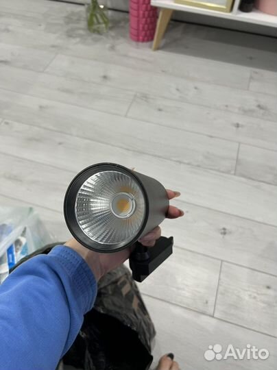 Трековый светилтник