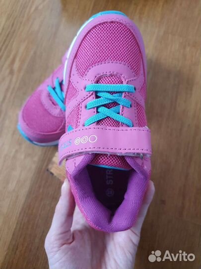 Кроссовки для девочки strobbs