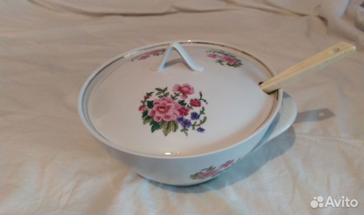 Фарфоровая супница “Сирень” Дулево. Винтаж