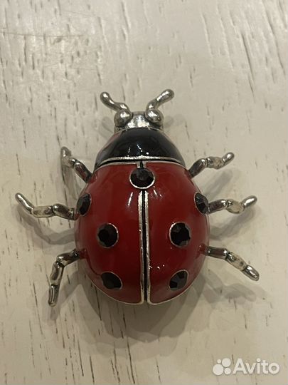 Брошь новая