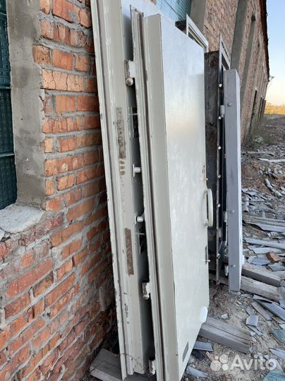 Дверь сейфовая