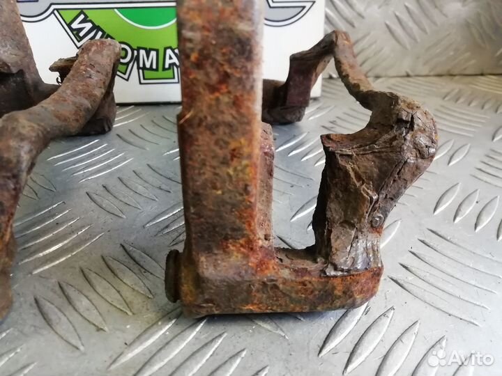 Скоба заднего суппорта Фольксваген Т4 после 96г