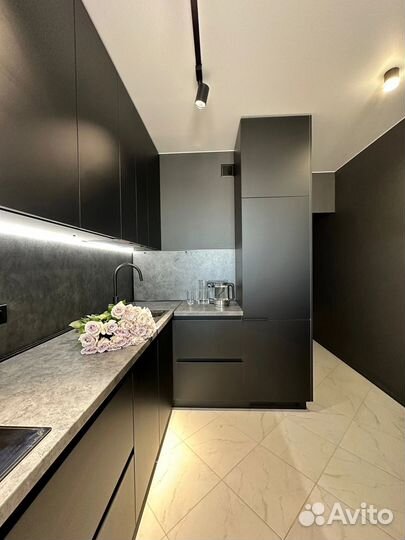 Угловая кухня на заказ. Фабрика в Омске