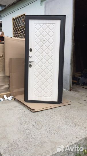 Стальные входные металлические двери SG