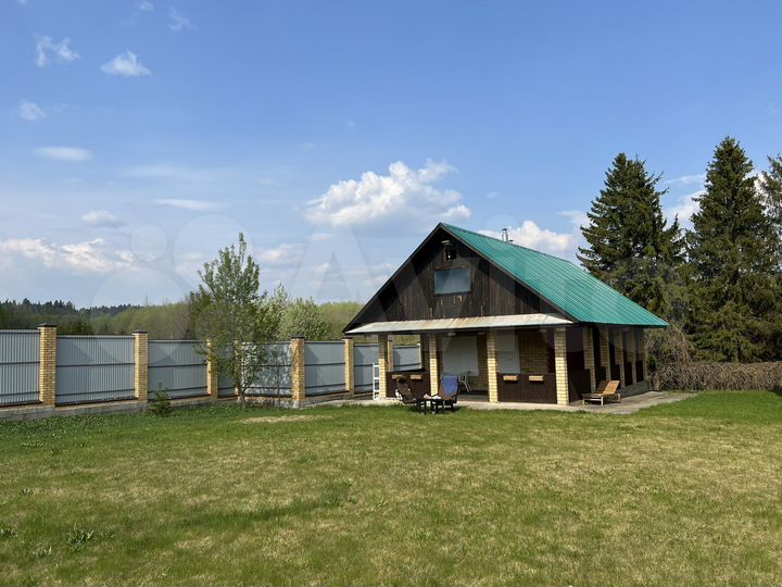 Дом 195,3 м² на участке 26,7 сот.