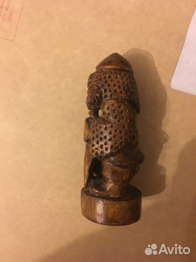 Резная фигура гнома из дерева, 10.5х4см