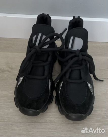 Кроссовки женские новые