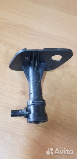 Форсунка омывателя передняя правая Audi Q7 3.0