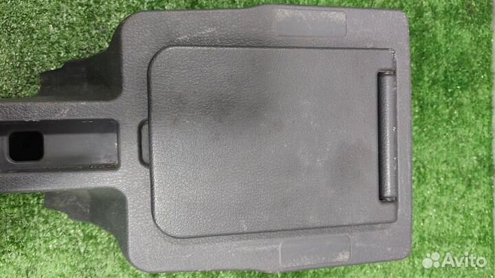 Консоль центральная (без подлокотника) Volvo XC90