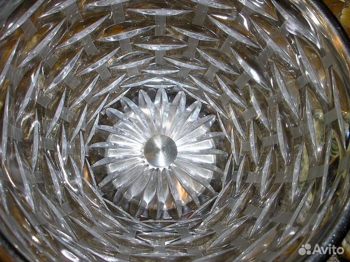 Ваза хрустальная на ножке из мельхиора